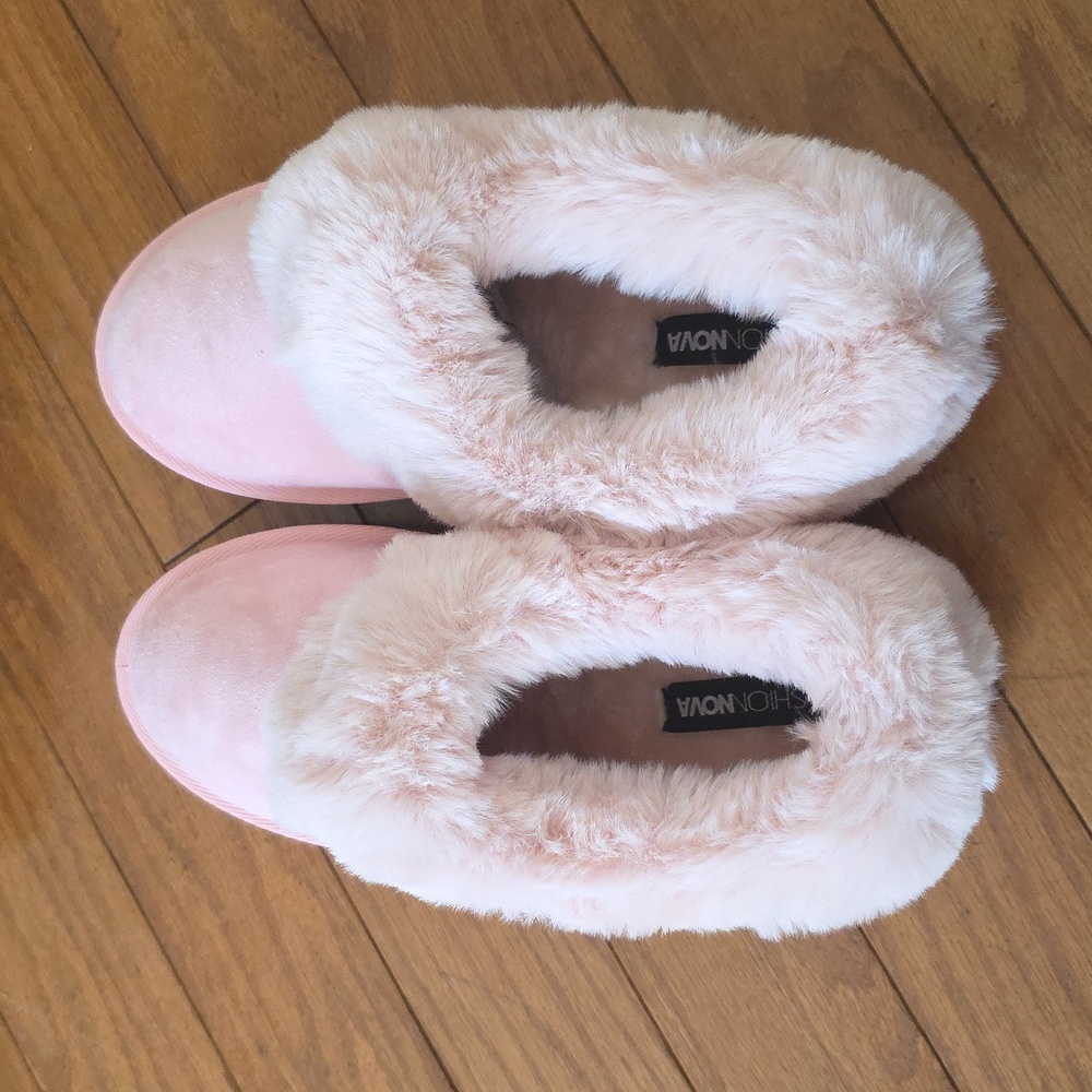 Cozy Pink Women's Fur-Lined Slippers - Picture 4 of 4